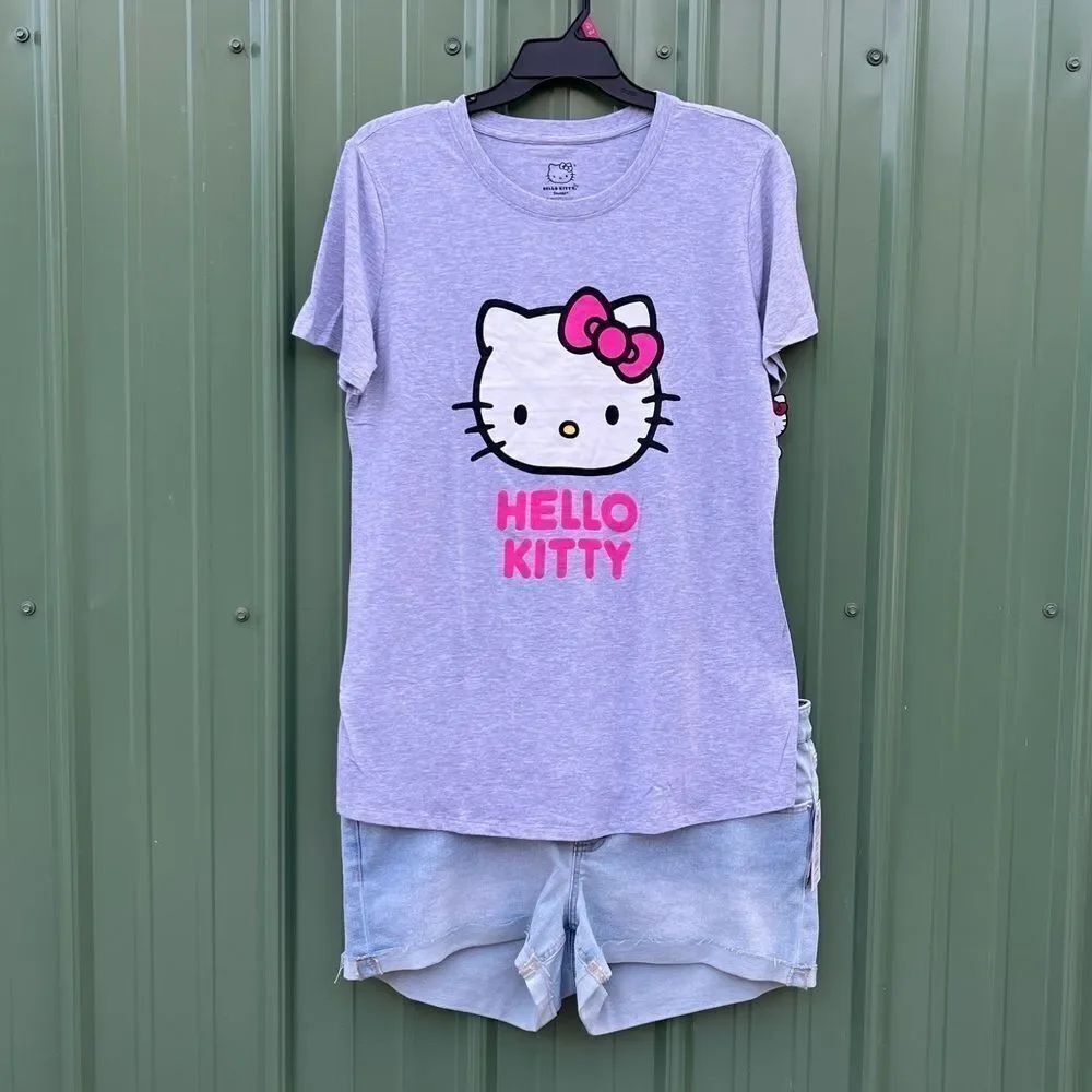 Women's Maternity Hello Kitty Graphic T-Shirt & Rolled Cuff Denim Shorts Size 2X